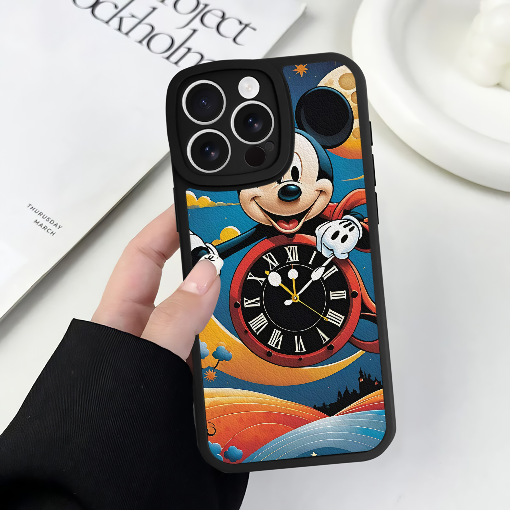 （画像用） ミッキーマウス Mickey Mouse 【iPhone 16シリーズ対応】シリコンスマホケース（レザー調） 材質：シリコン